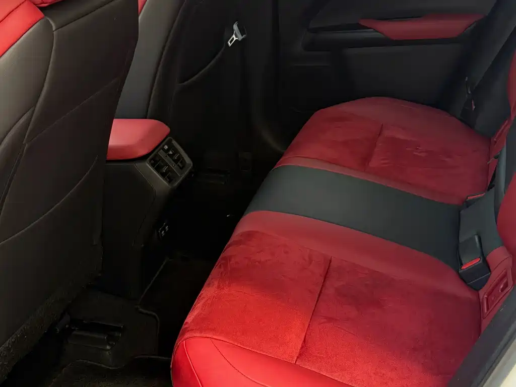 Lexus UX — фото 18
