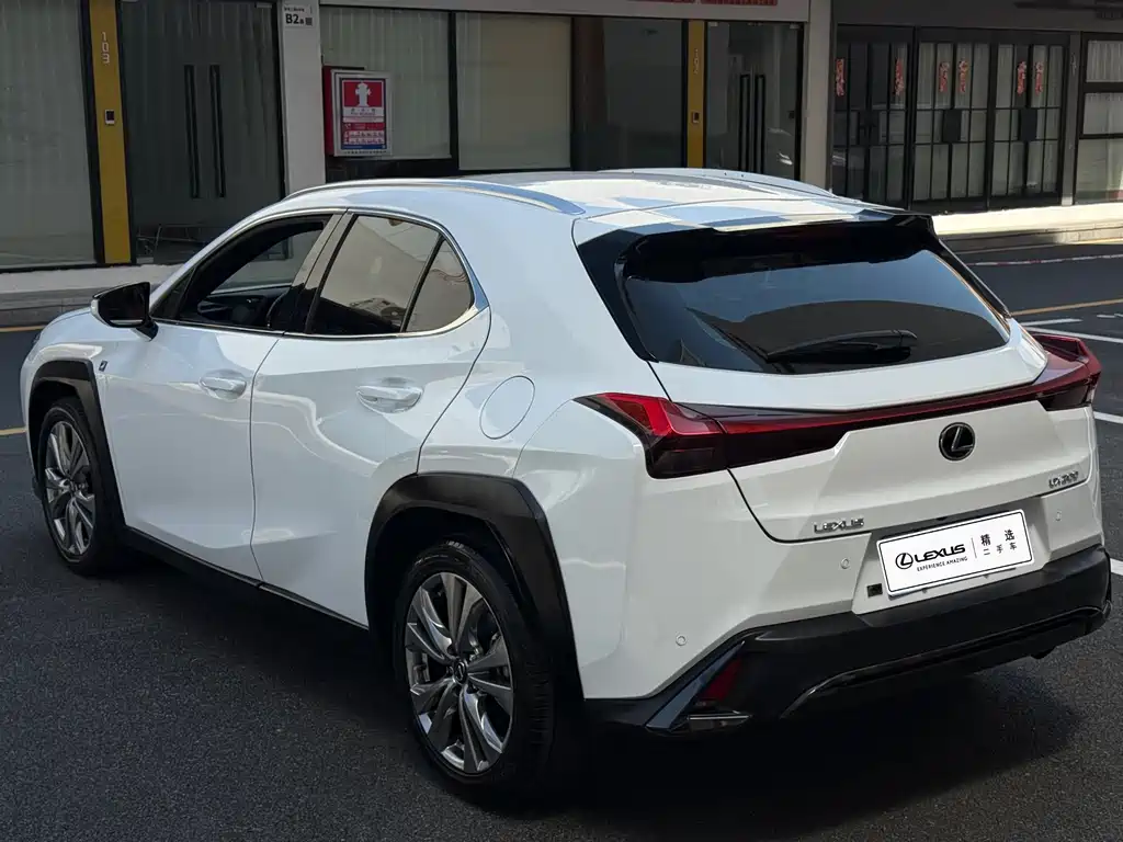 Lexus UX — фото 4