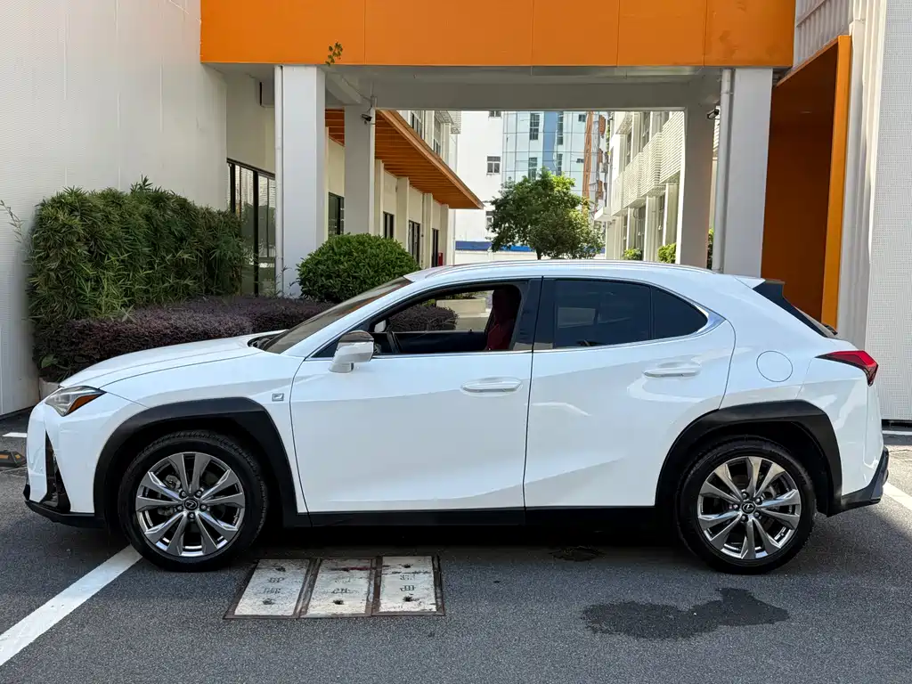 Lexus UX — фото 7