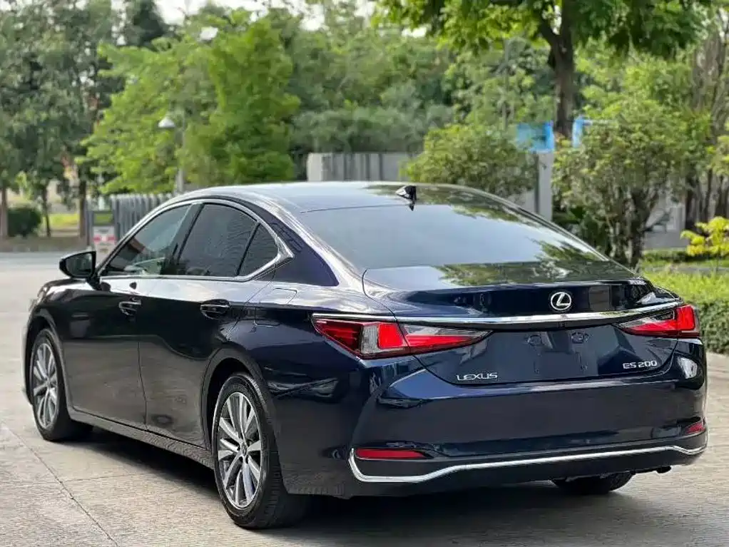 Lexus ES — фото 5
