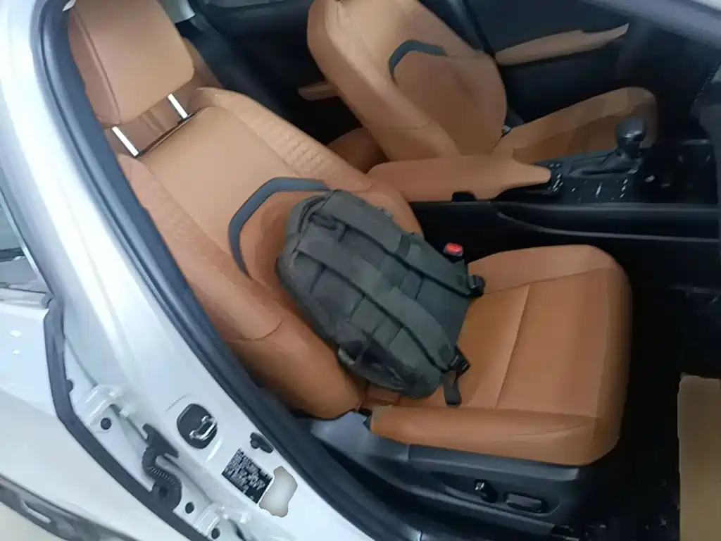 Lexus UX — фото 20