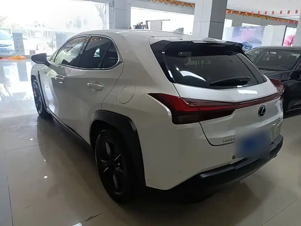Lexus UX — фото 23