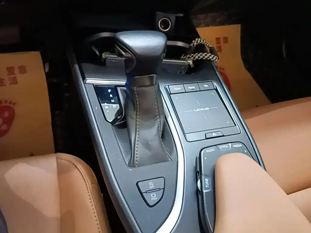 Lexus UX — фото 10