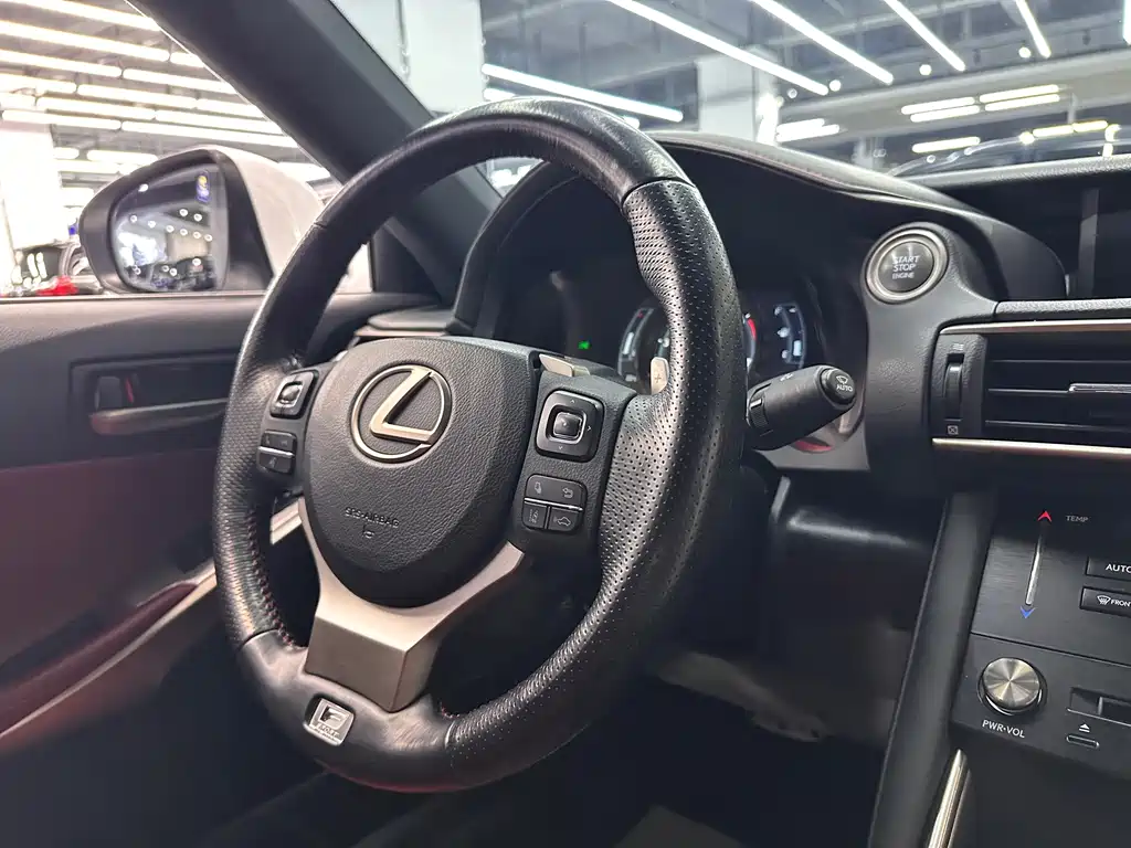 Lexus IS — фото 15