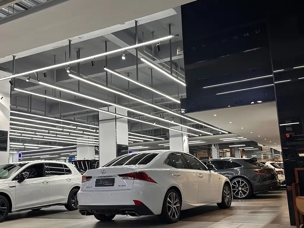 Lexus IS — фото 18