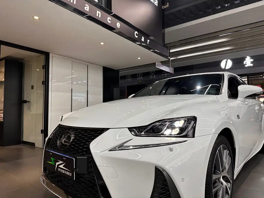 Lexus IS — фото 21