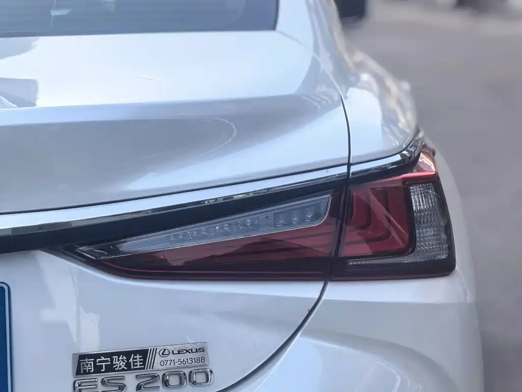 Lexus ES — фото 17