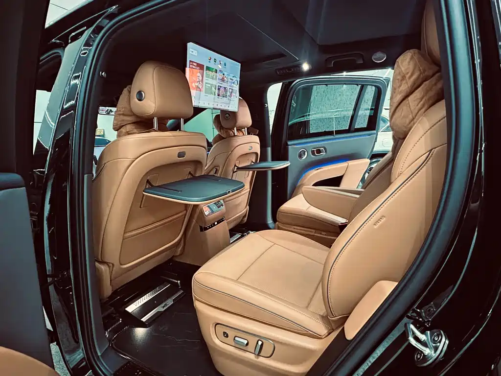 Li Auto Li i8 — фото 17