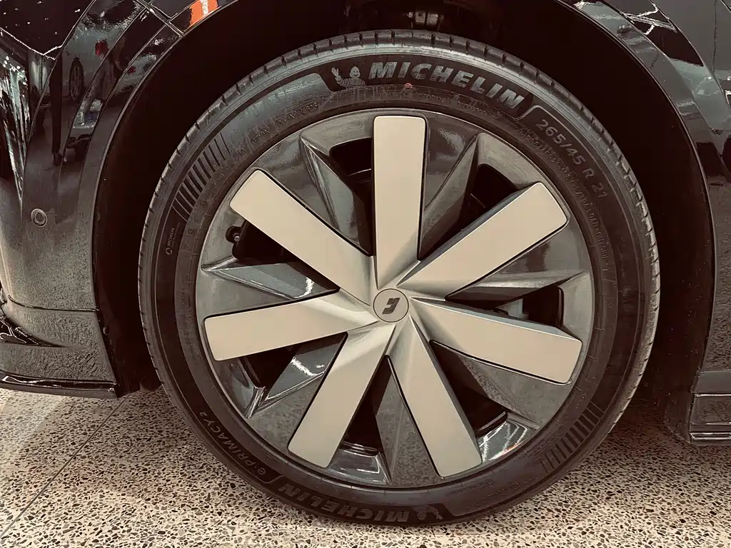 Li Auto Li i8 — фото 25