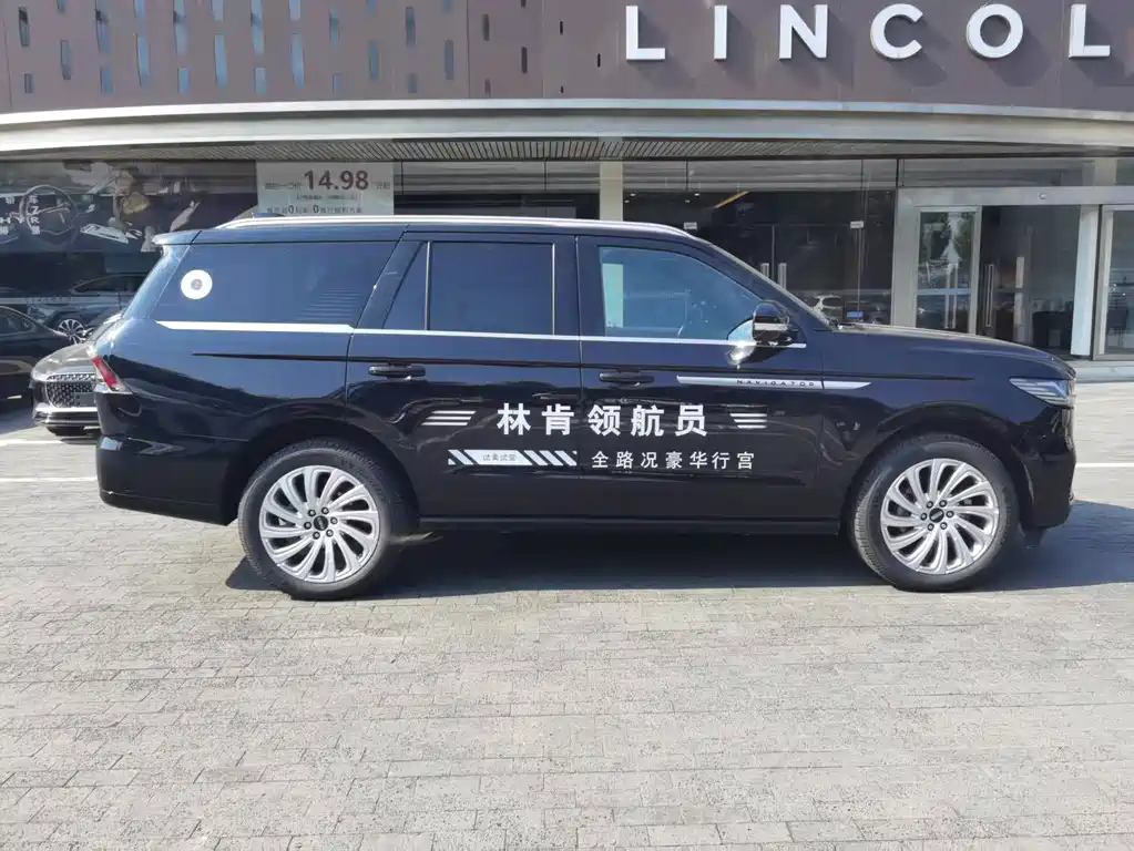 Lincoln Navigator — фото 9
