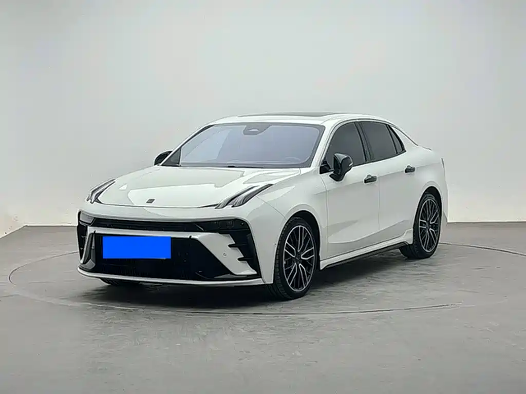 Lynk & Co 03