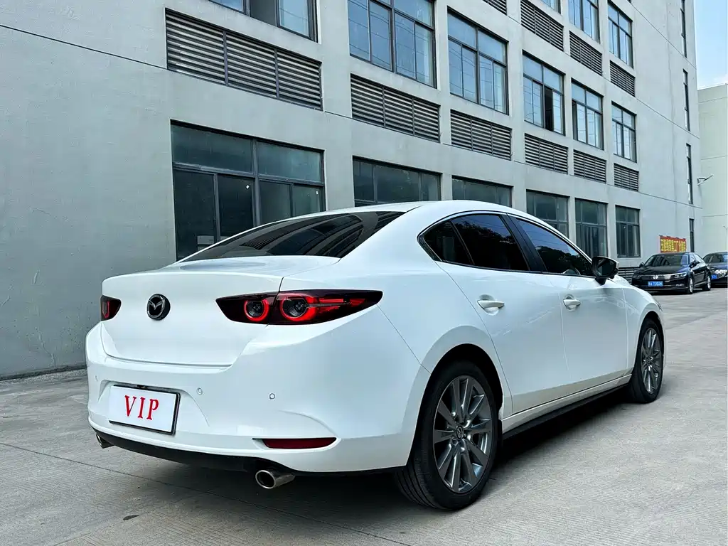 Mazda 3 Axela — фото 15
