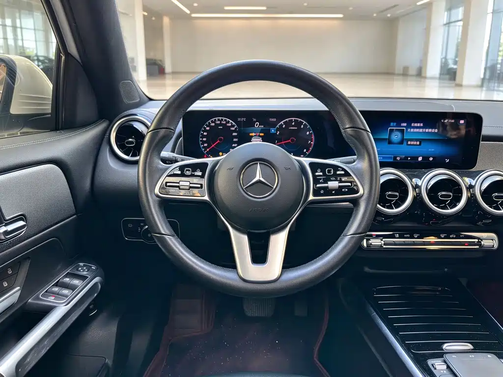 Mercedes-Benz GLB — фото 14