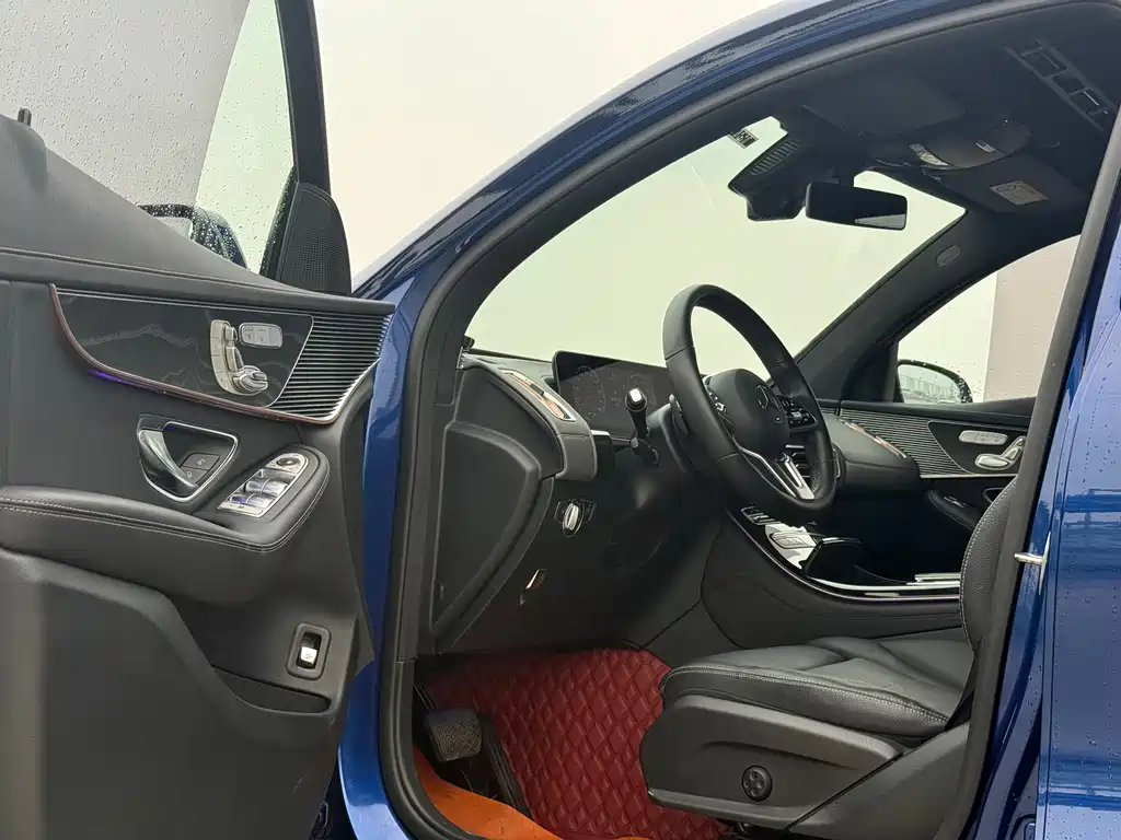 Mercedes-Benz EQC — фото 10
