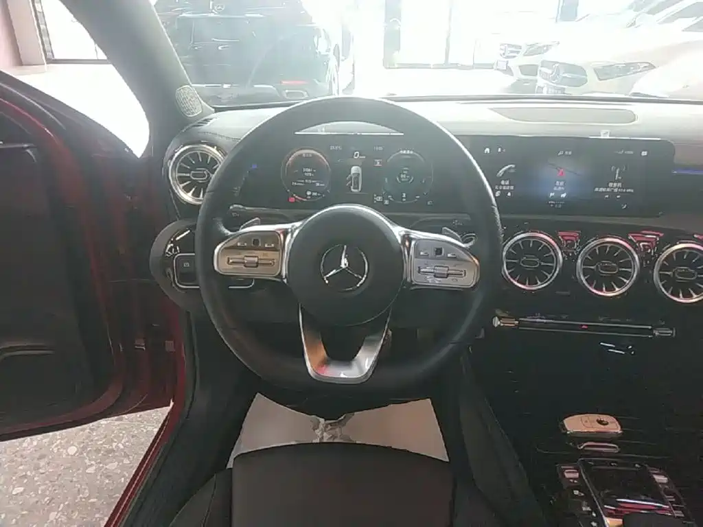 Mercedes-Benz A-Class — фото 11