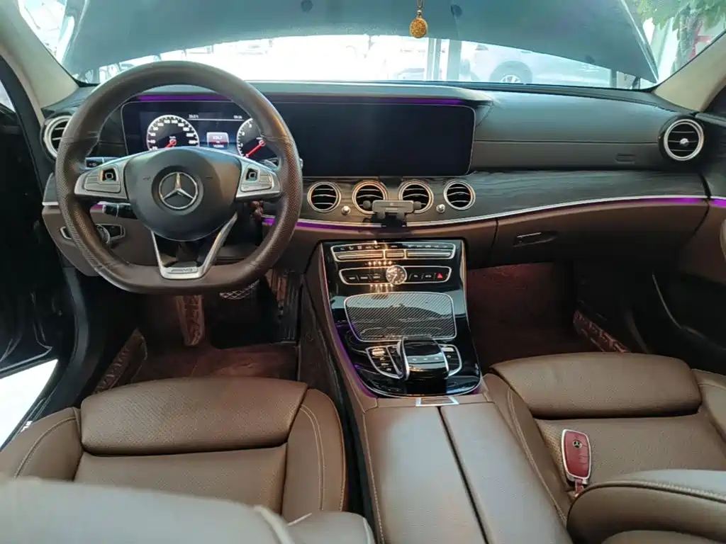 Mercedes-Benz E-Class — фото 10
