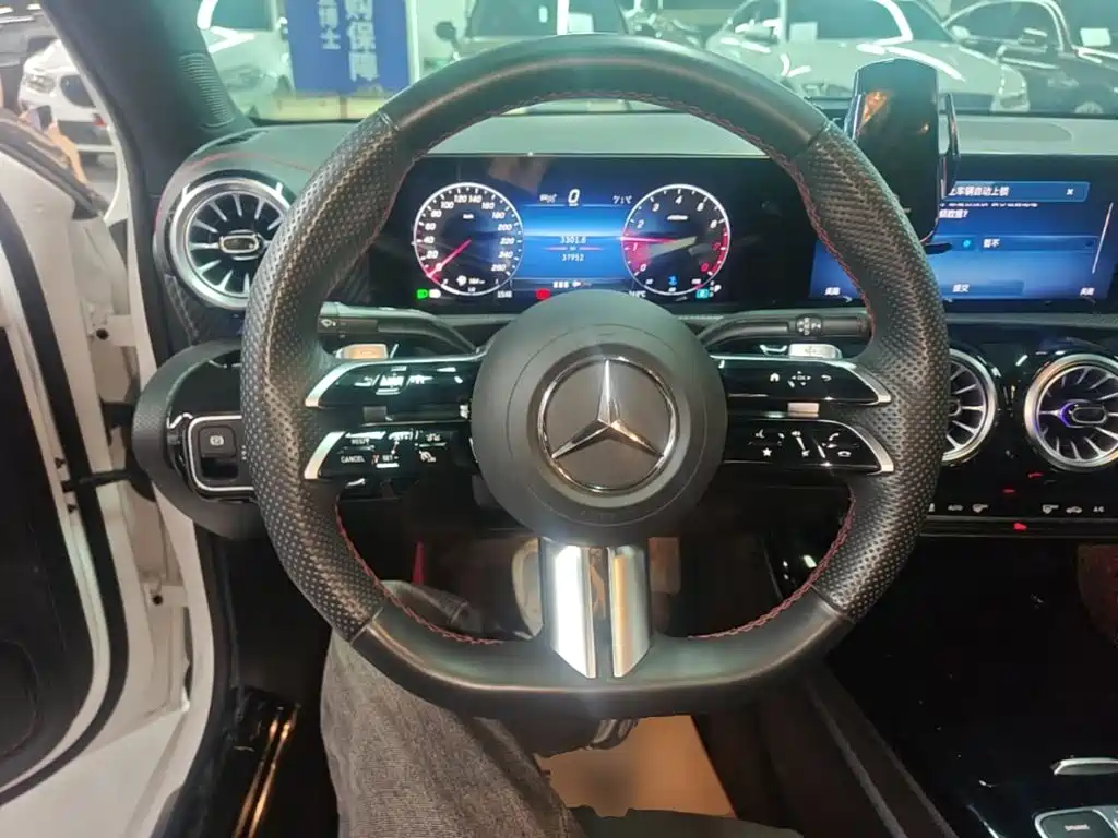 Mercedes-Benz A-Class — фото 11
