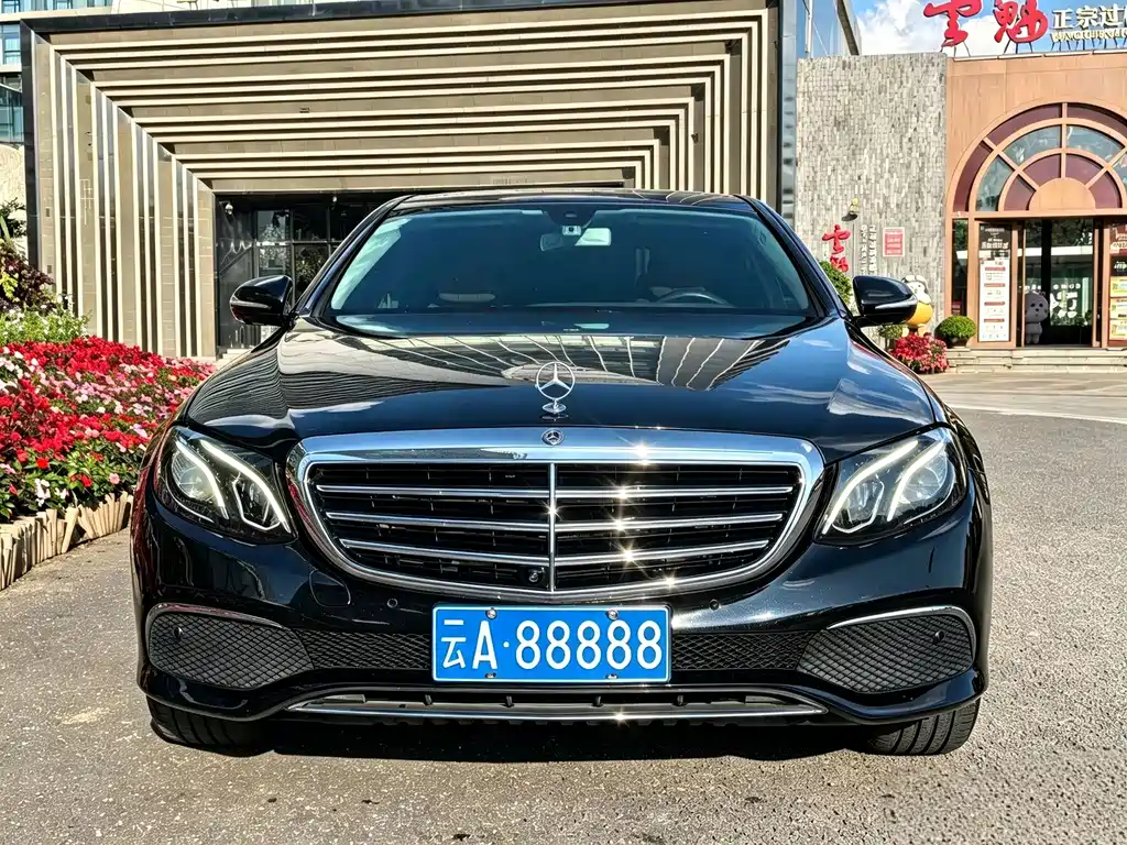 Mercedes-Benz E-Class — фото 2