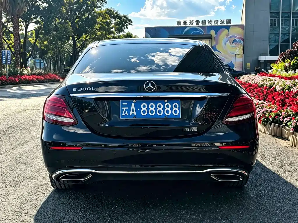 Mercedes-Benz E-Class — фото 14