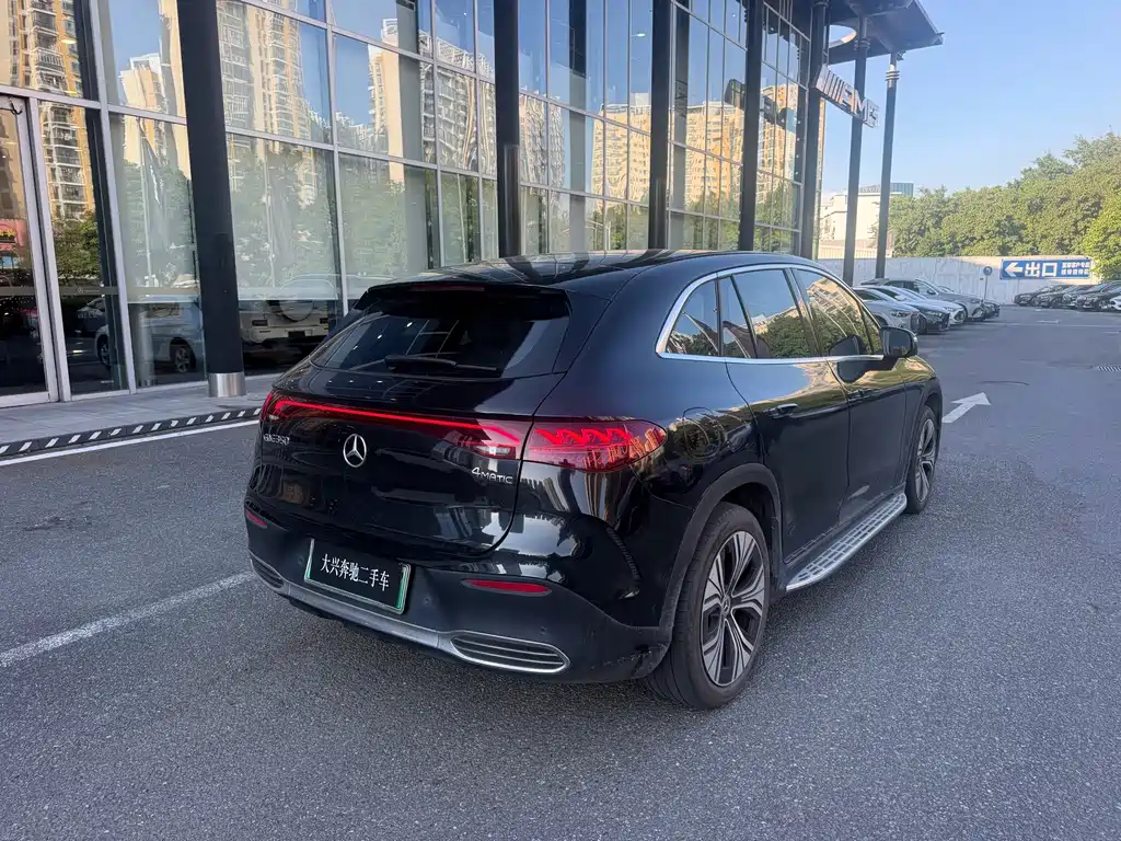 Mercedes-Benz EQE SUV — фото 4