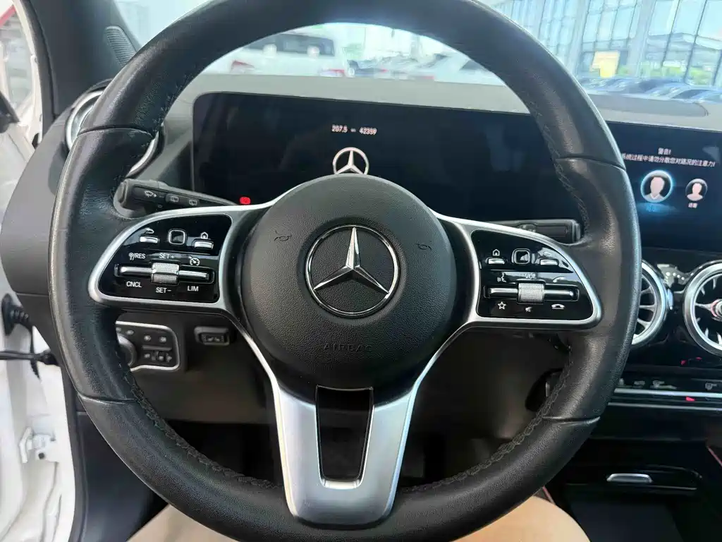 Mercedes-Benz GLA — фото 13