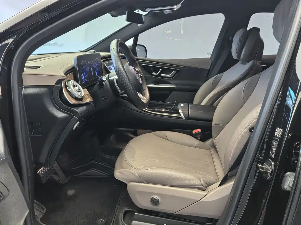 Mercedes-Benz EQE SUV — фото 13