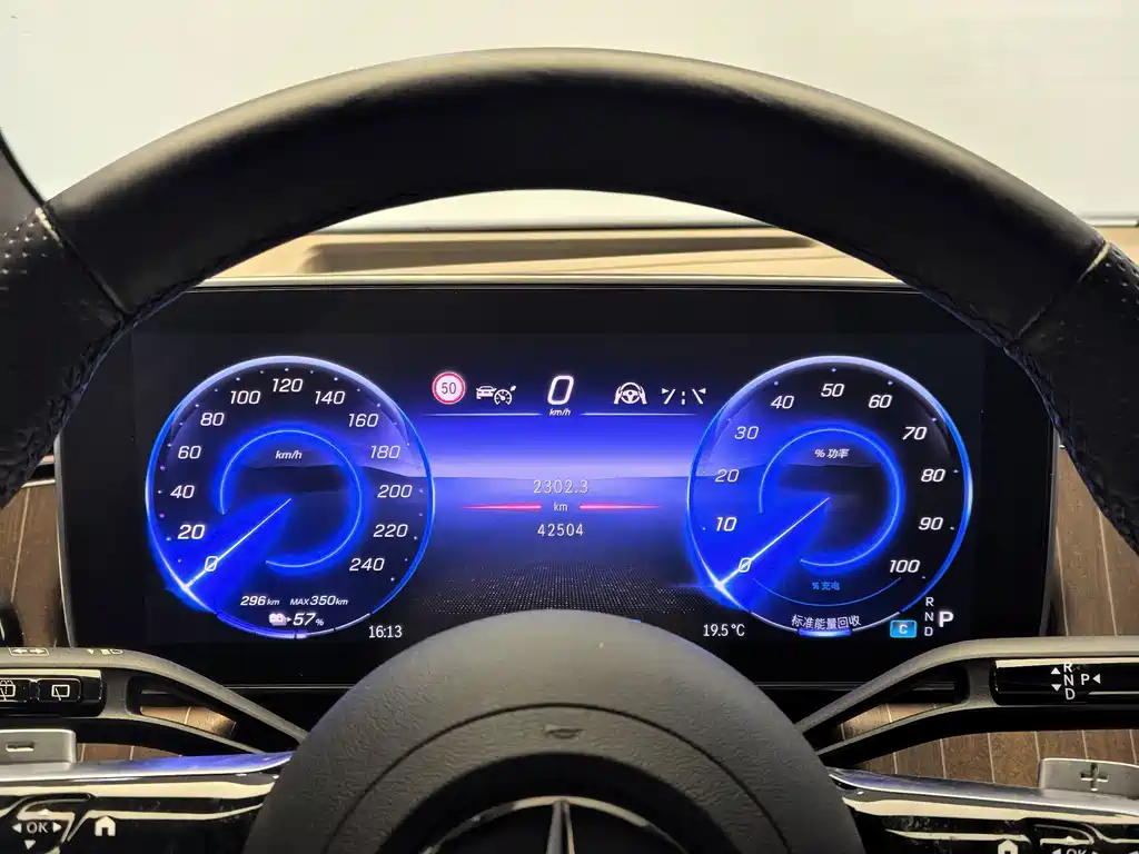 Mercedes-Benz EQE SUV — фото 17