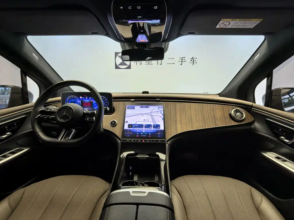 Mercedes-Benz EQE SUV — фото 10