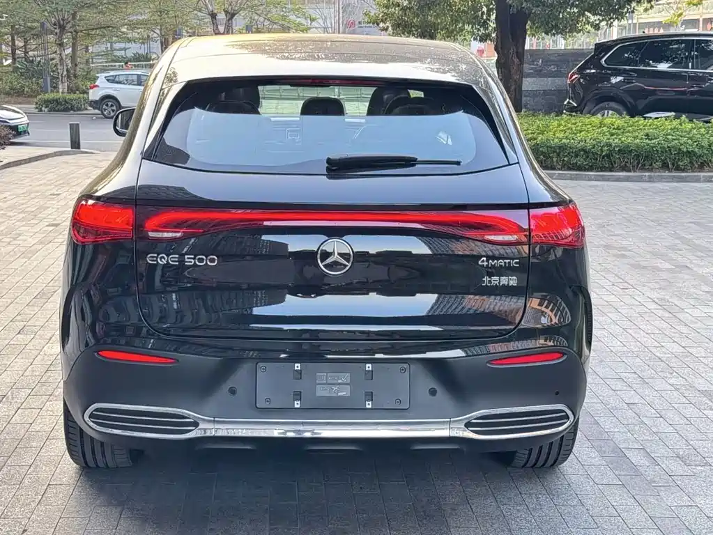Mercedes-Benz EQE SUV — фото 6