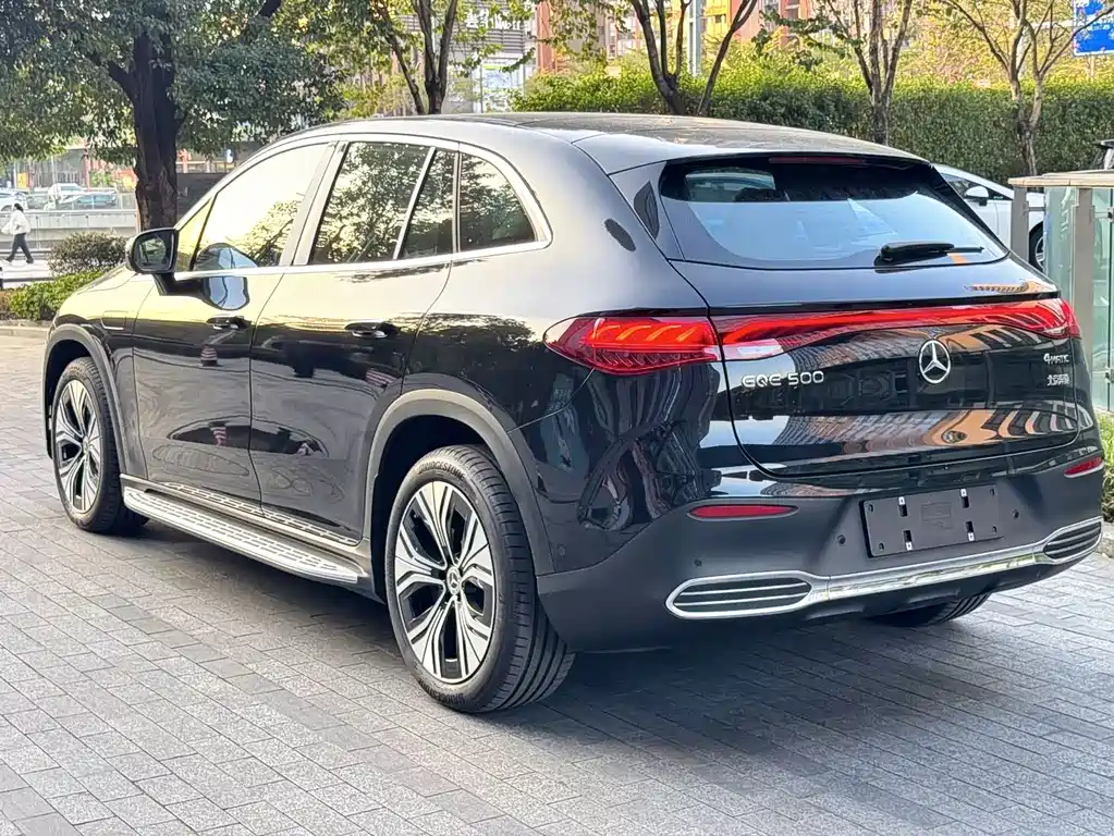 Mercedes-Benz EQE SUV — фото 7