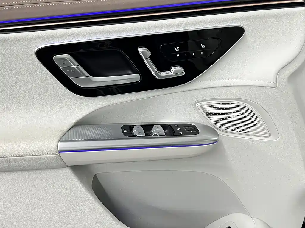 Mercedes-Benz EQE SUV — фото 8