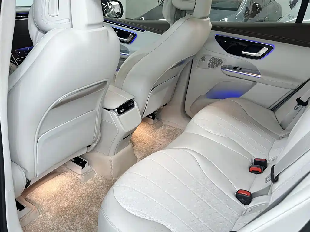 Mercedes-Benz EQE SUV — фото 10