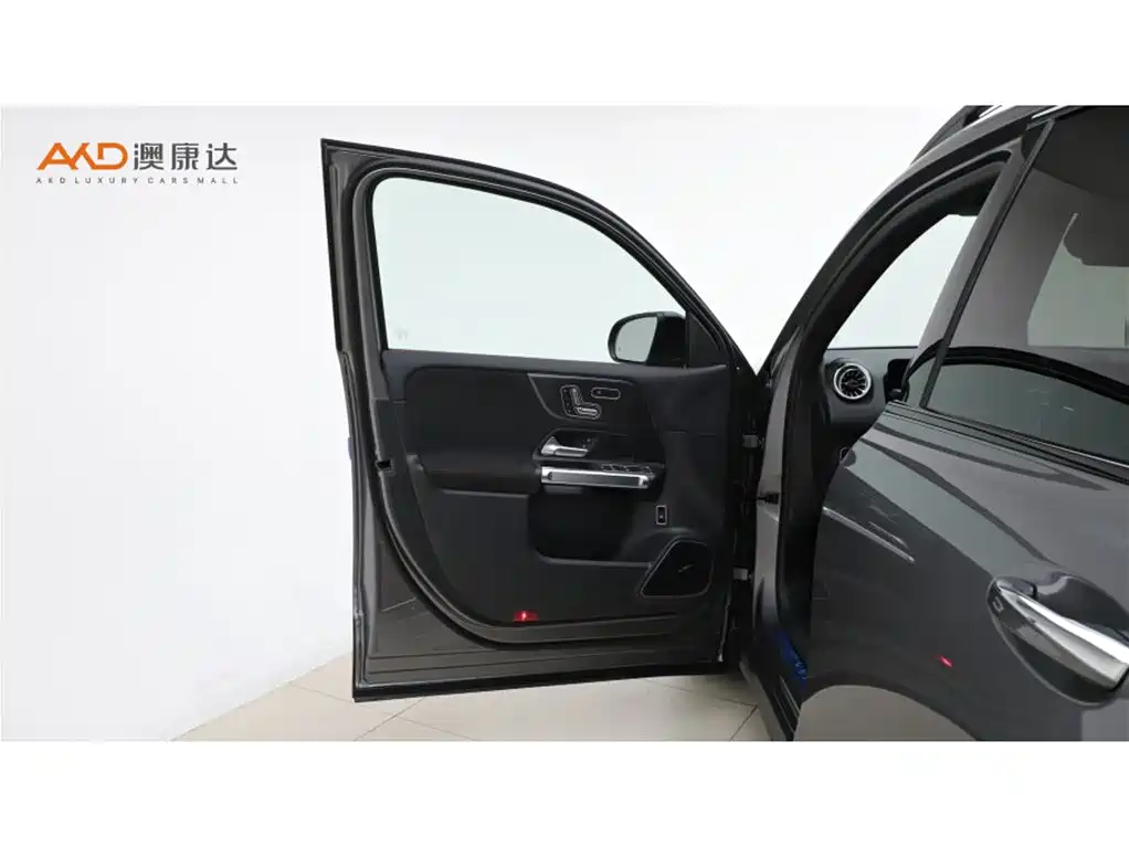 Mercedes-Benz GLB AMG — фото 10