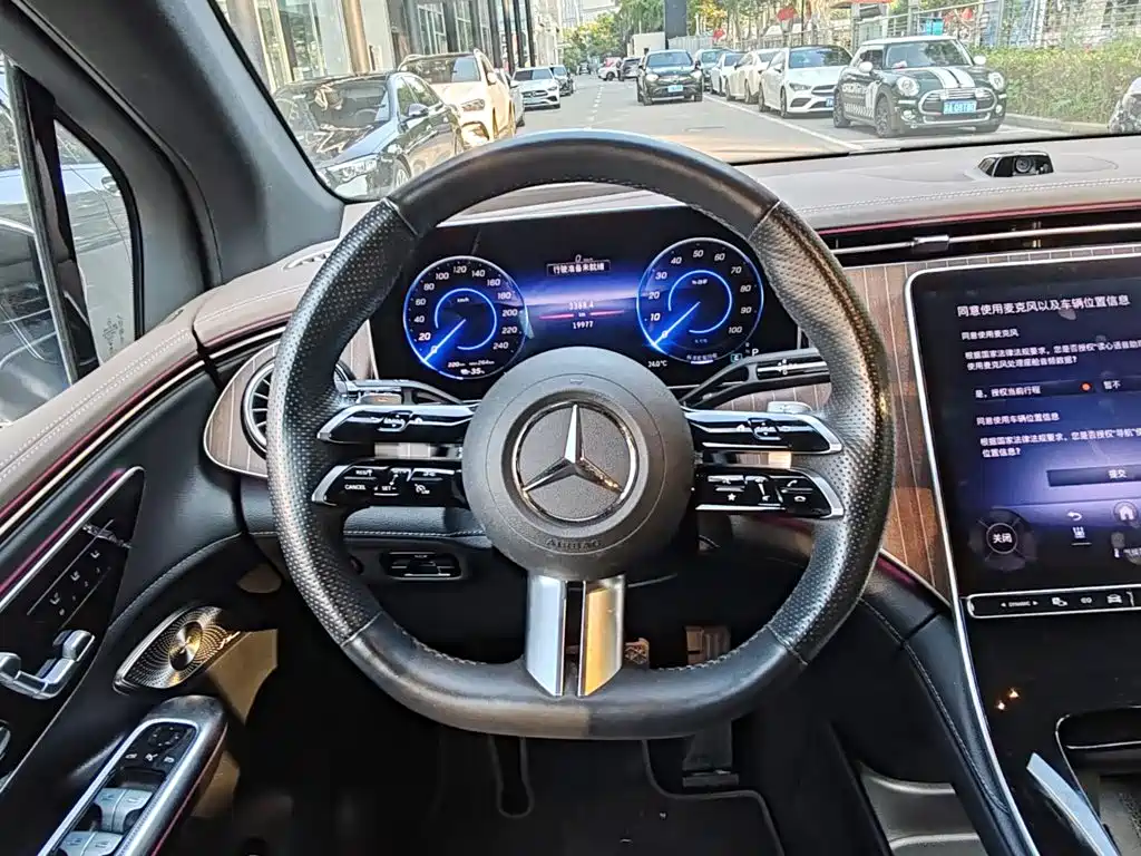 Mercedes-Benz EQE SUV — фото 4