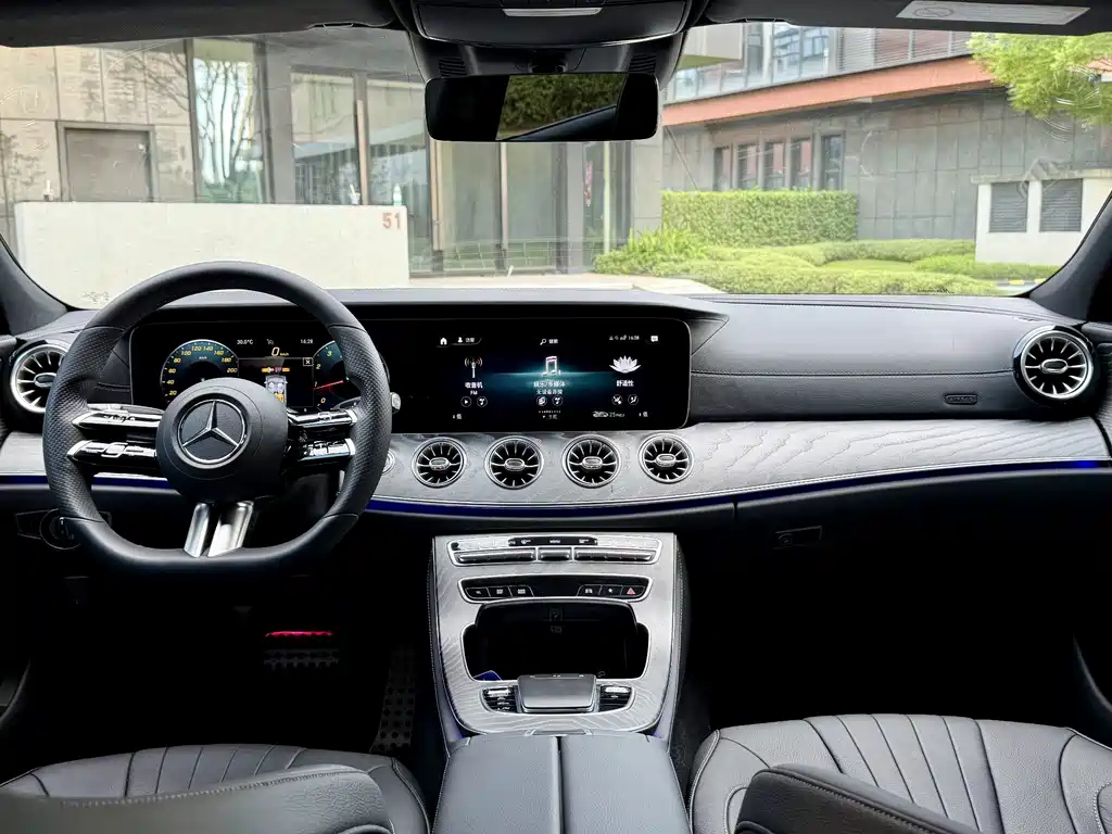 Mercedes-Benz CLS — фото 13