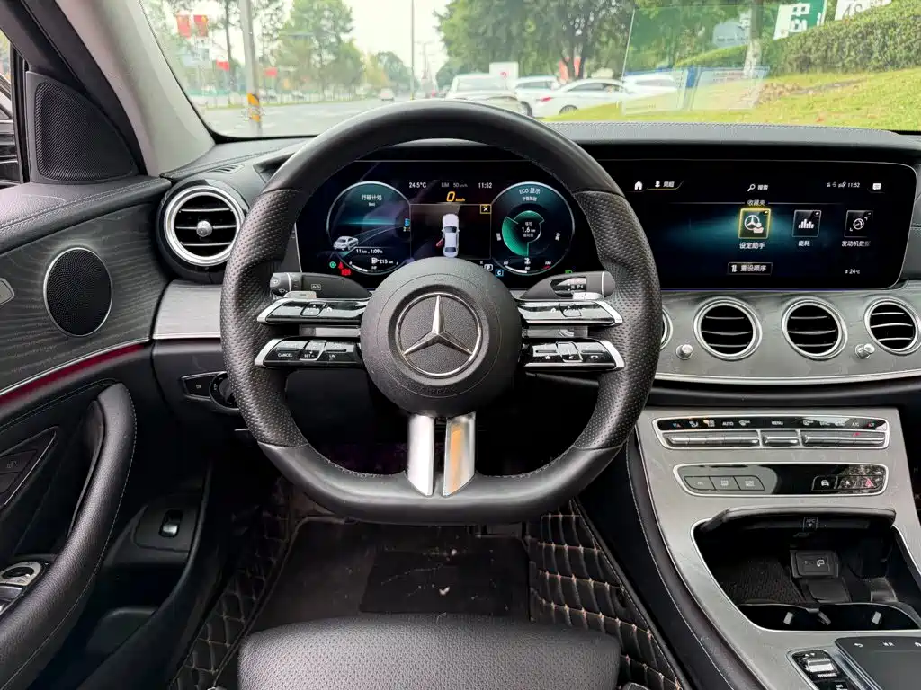 Mercedes-Benz E-Class — фото 14