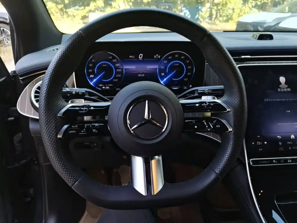Mercedes-Benz EQE SUV — фото 11