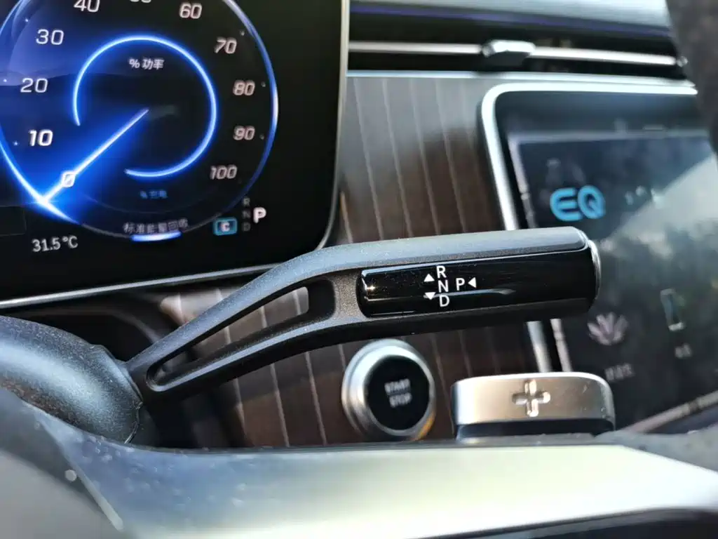 Mercedes-Benz EQE SUV — фото 14