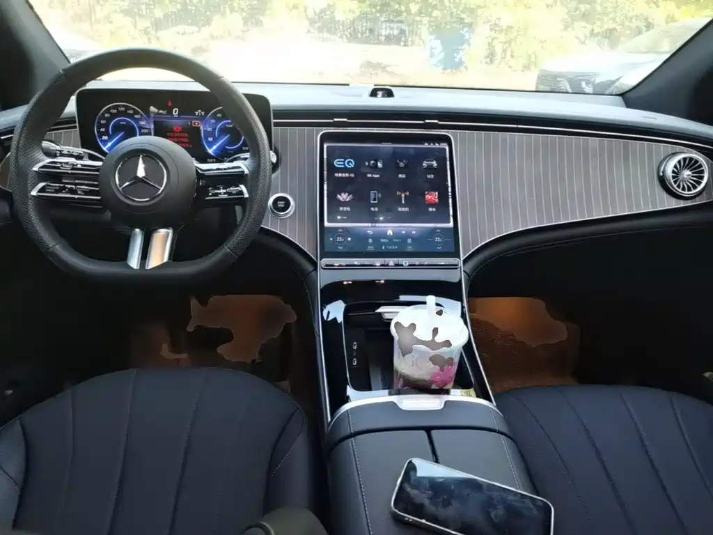 Mercedes-Benz EQE SUV — фото 10