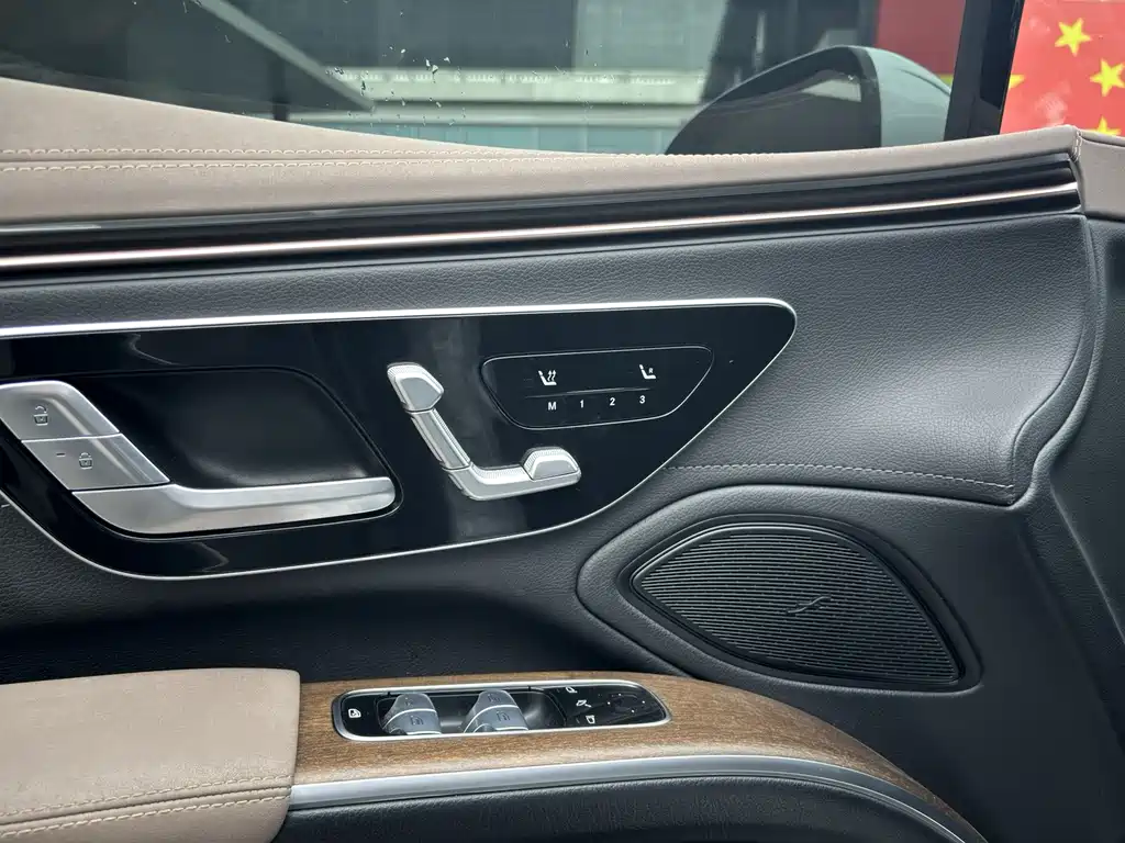 Mercedes-Benz EQS — фото 10