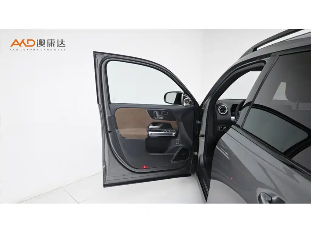Mercedes-Benz GLB AMG — фото 10