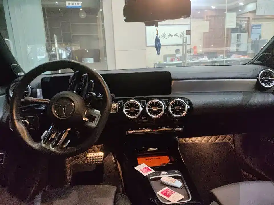 Mercedes-Benz CLA AMG — фото 8