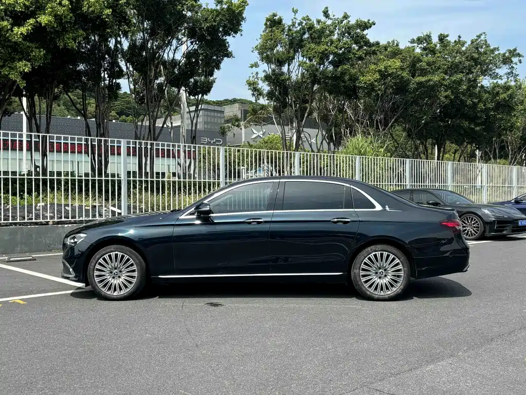 Mercedes-Benz E-Class — фото 3