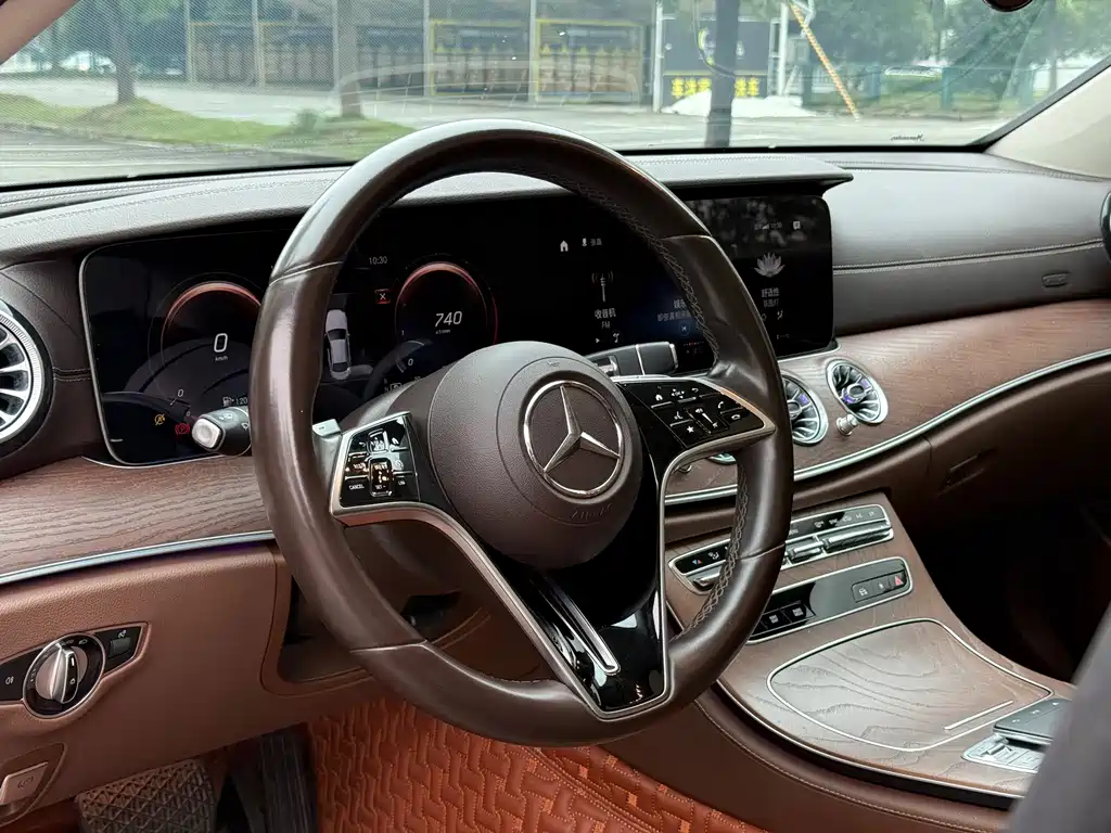 Mercedes-Benz E-Class — фото 13