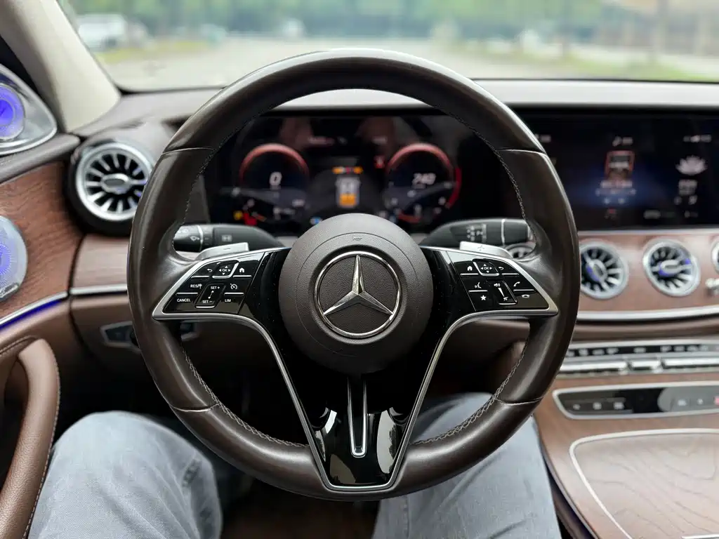 Mercedes-Benz E-Class — фото 15