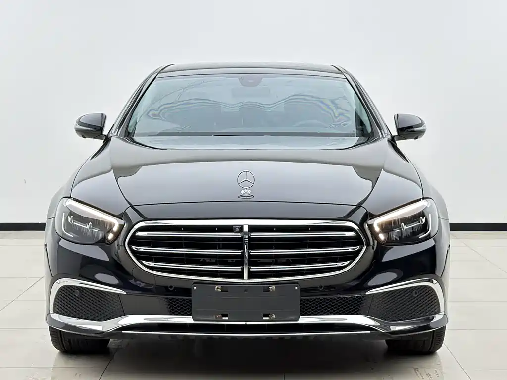 Mercedes-Benz E-Class — фото 2