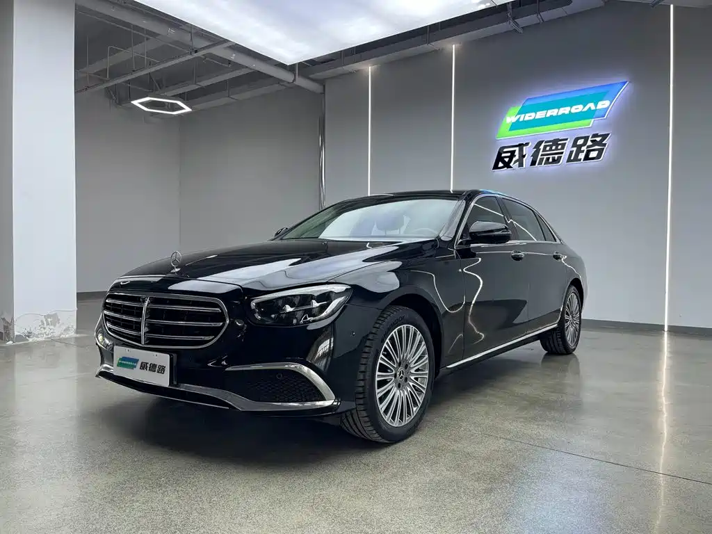Mercedes-Benz E-Class — фото 1