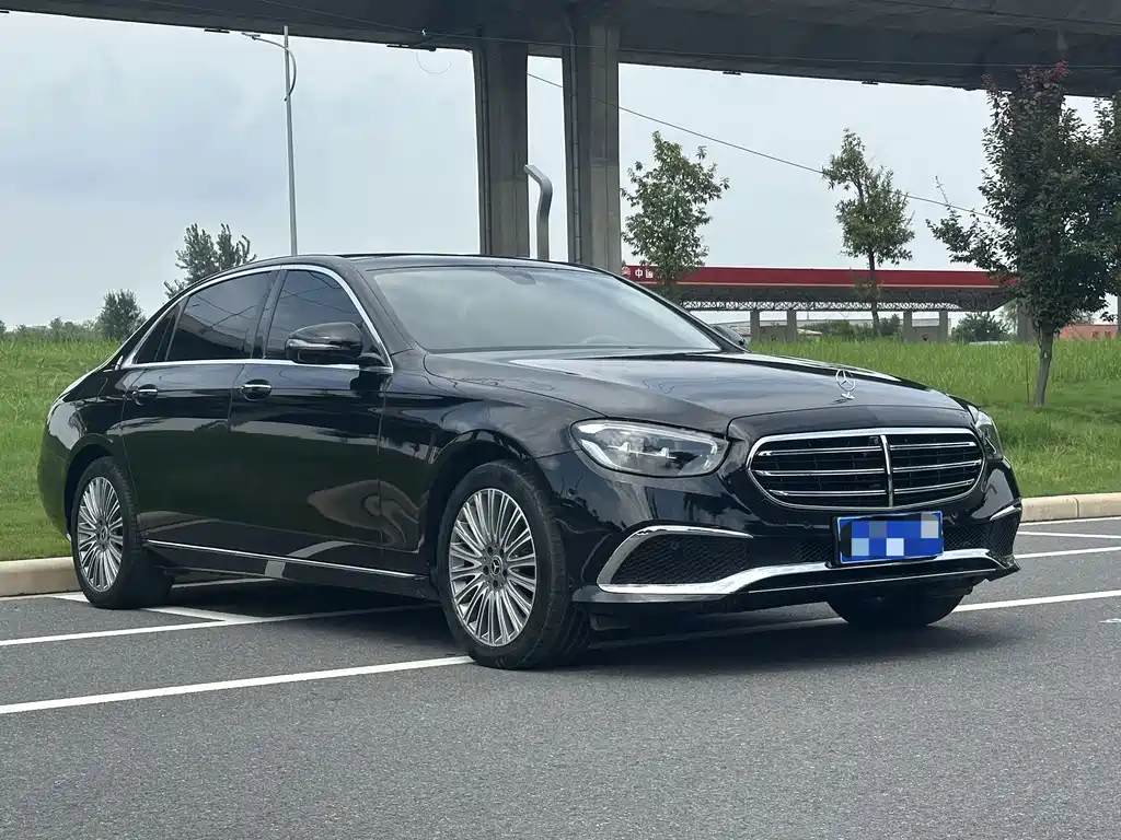 Mercedes-Benz E-Class — фото 2