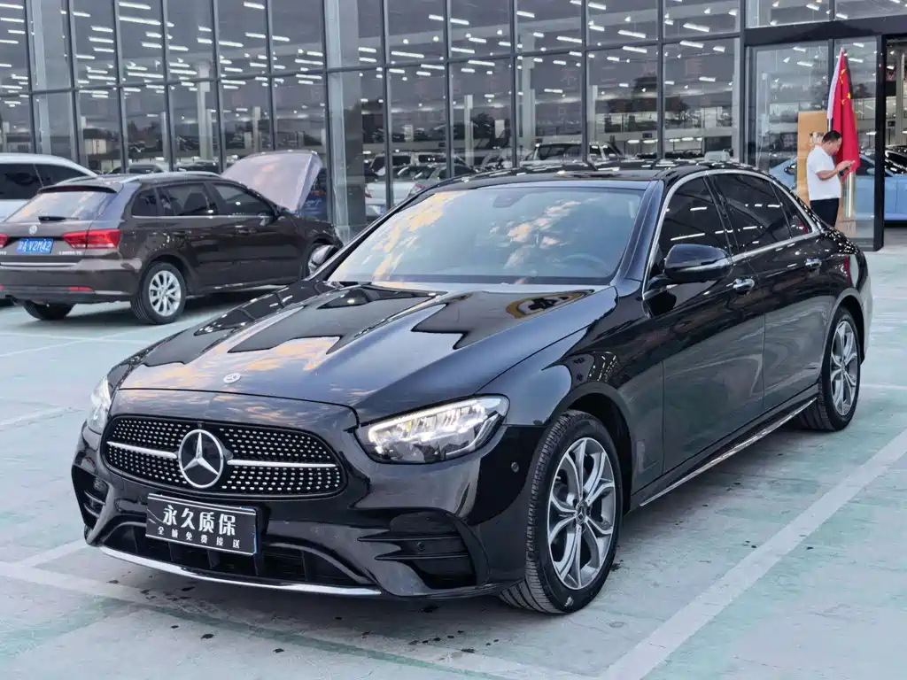 Mercedes-Benz E-Class — фото 1