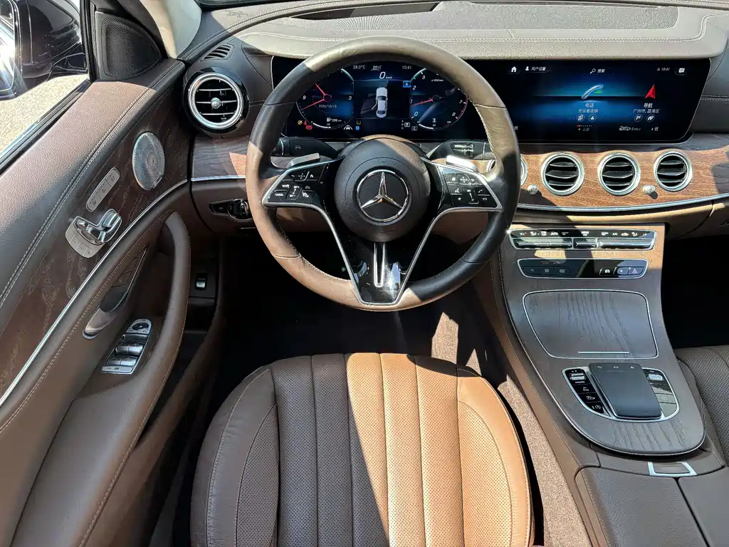 Mercedes-Benz E-Class — фото 13